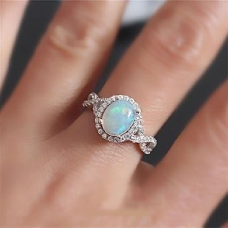 Gorgeous Glittery Opal Fashion Ring