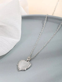 Creamy White Heart Short Necklace